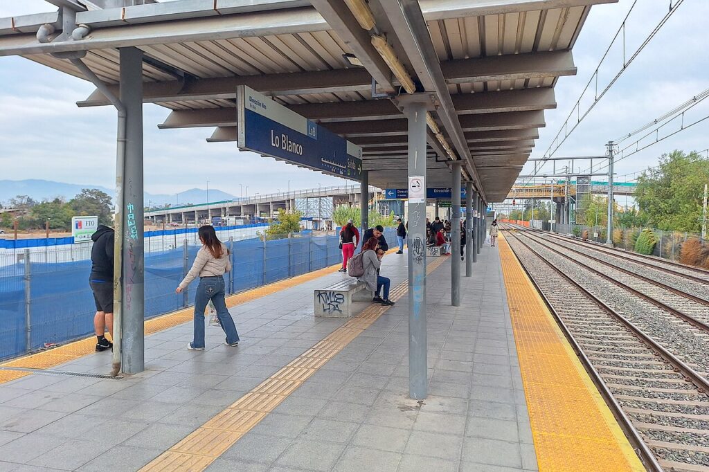 Estación_Lo_Blanco,_El_Bosque,_Santiago_20240428_02